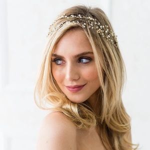 NWOT Brides & Hairpins Gia Halo